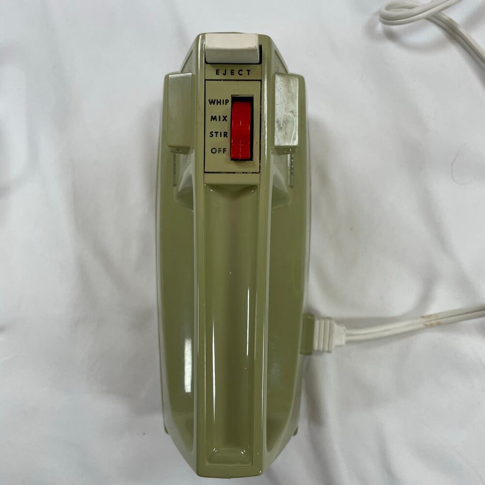 General Electric Vintage Avocado Green Hand Mixer 3-Speed D1 M24 Made in USA - Picture 2 of 7